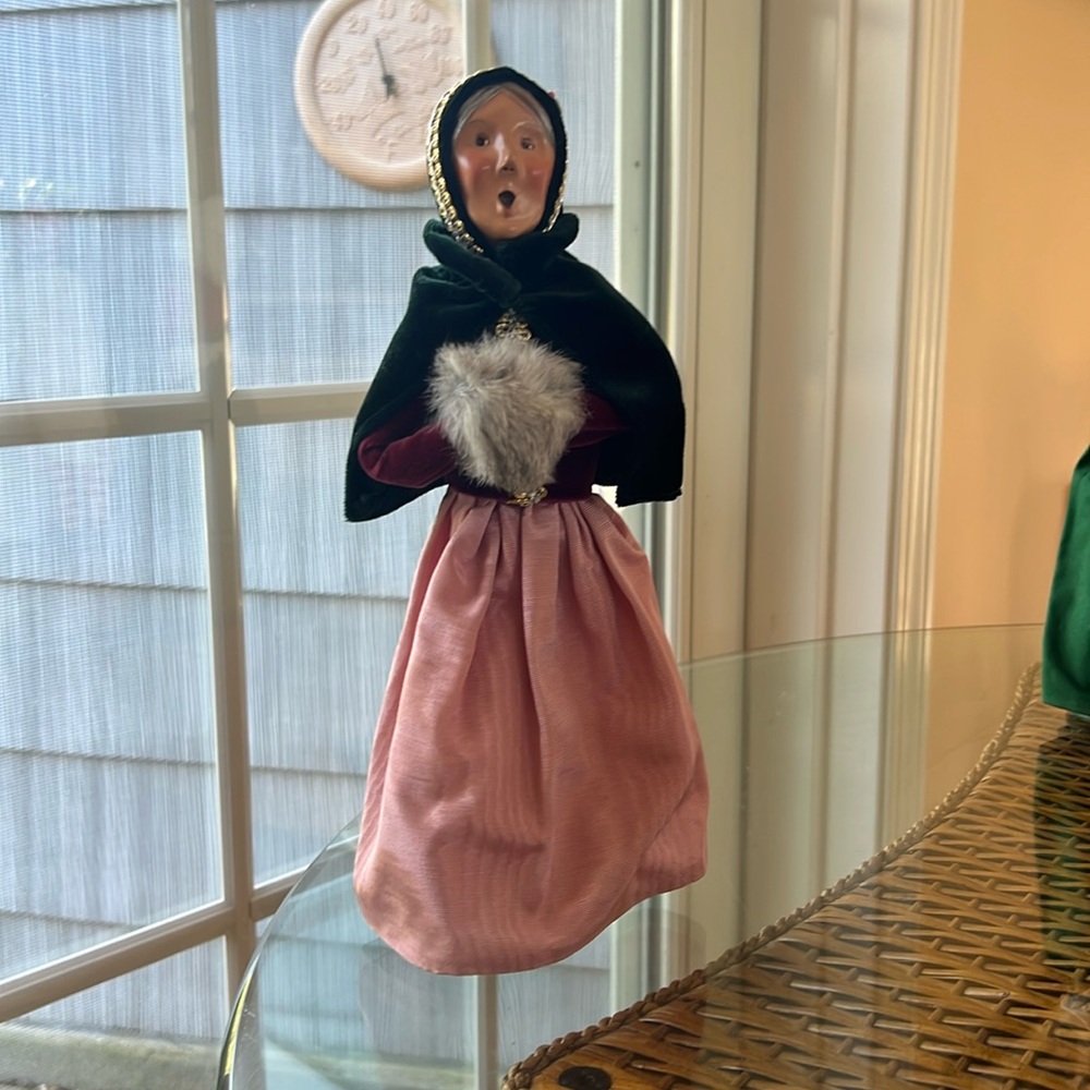 Byer’s Carolers The Victorian Grandparent